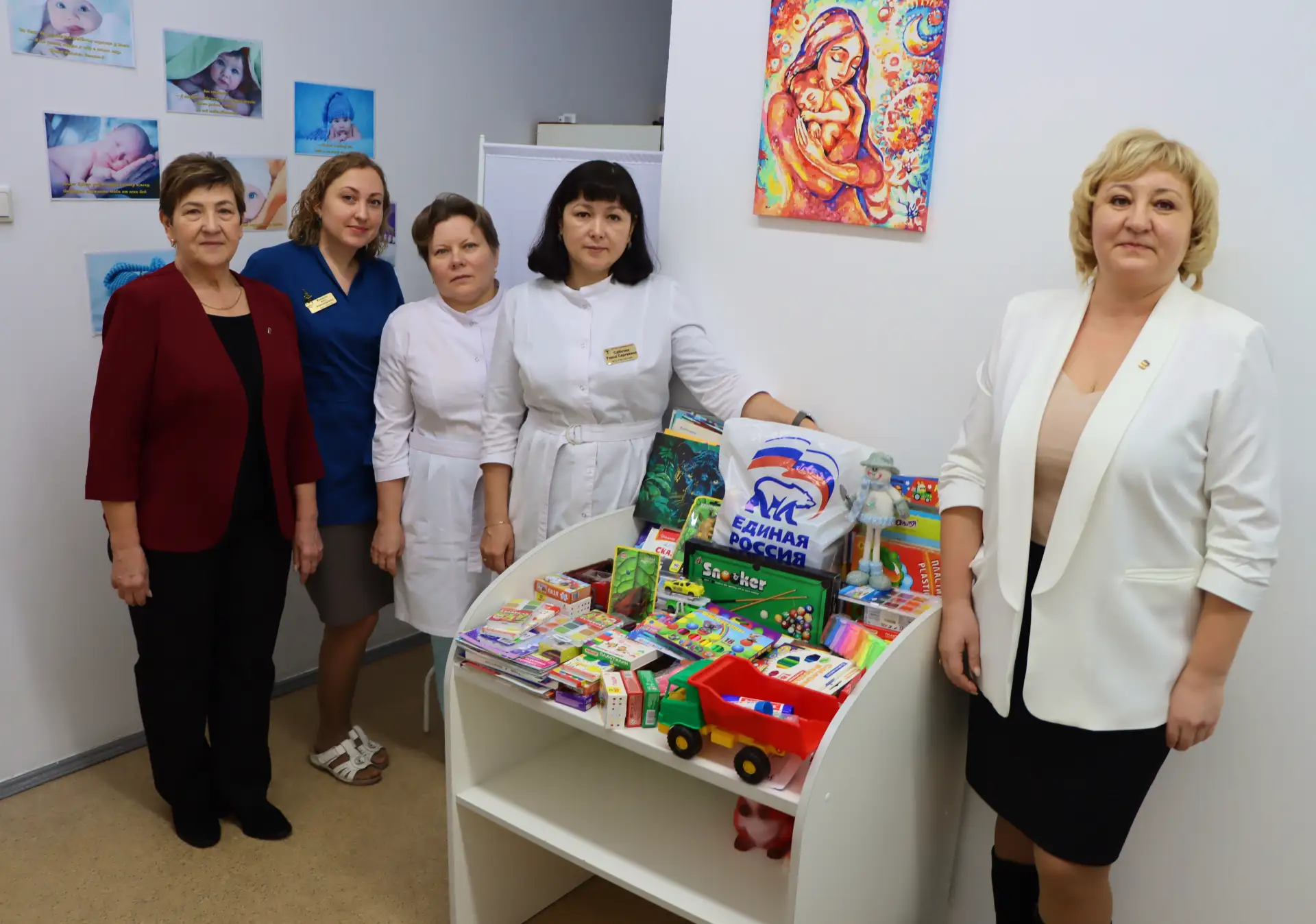 "Коробка храбрости" доставлена в Турочакскую больницу