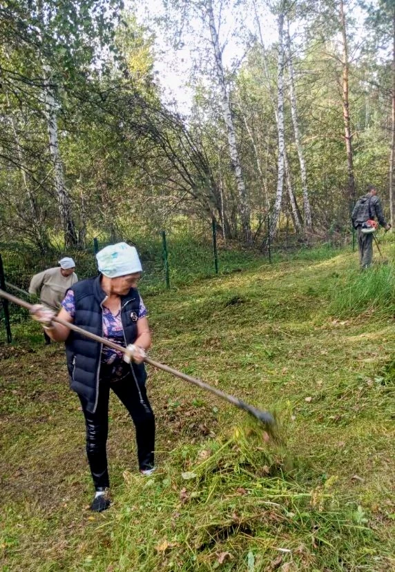 Сегодня думчевцы провели очередной субботник на кладбище 👍🏻