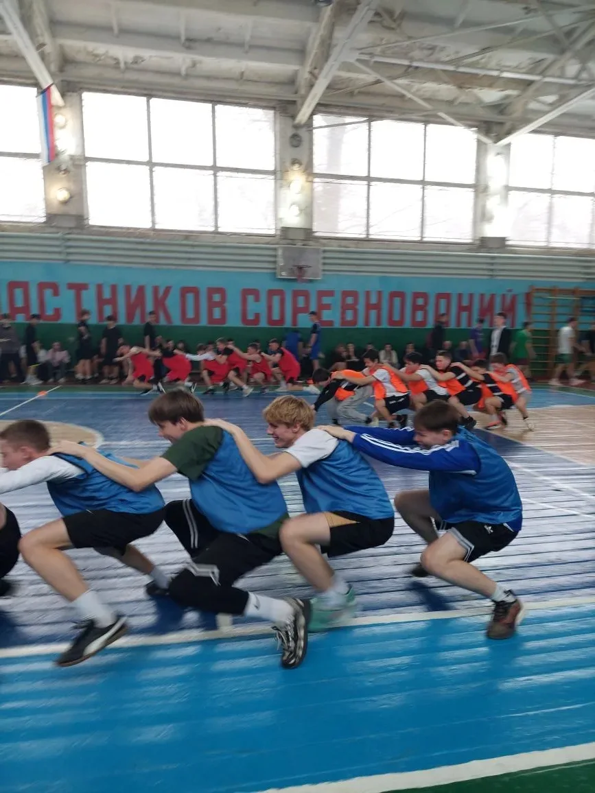 ⛹️🏋️🏆🥈Команда юношей школы №11 приняла участие в городских соревнованиях «А-ну-ка парни» и заняла 2 