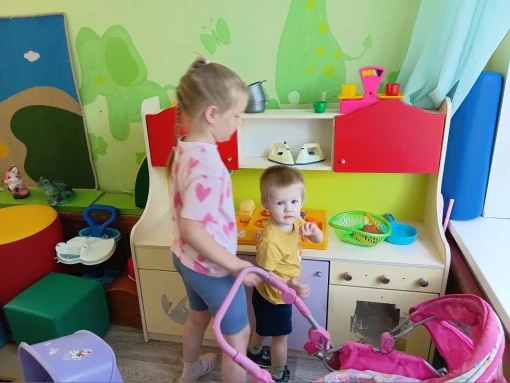 Одна из самых трогательных и важных сторон деятельности орлят-дошколят  — помощь малышам.