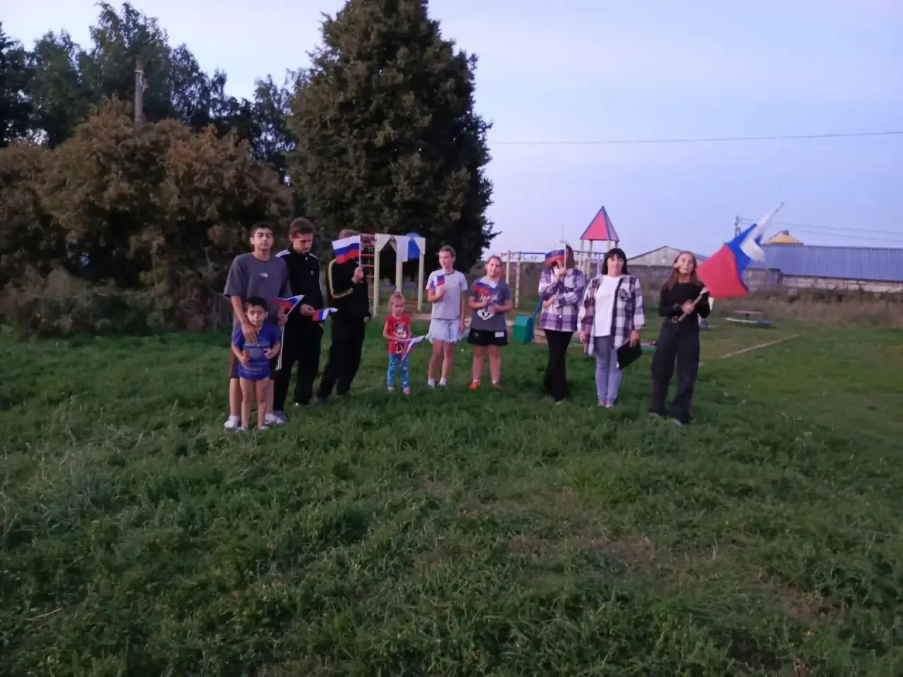 22 августа в Ярославском СДК прошла праздничная акция "Под флагом России я живу"