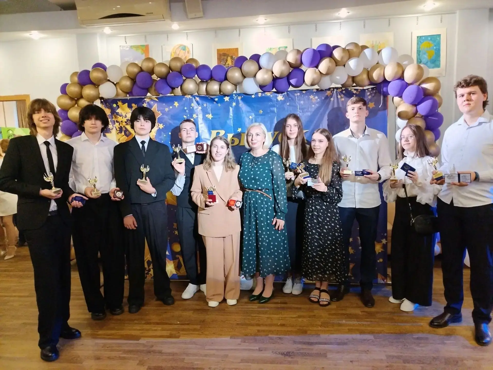 🎓Сегодня в КЦ «Троицкий» прошла торжественная церемония вручения медалей «За особые успехи в учении