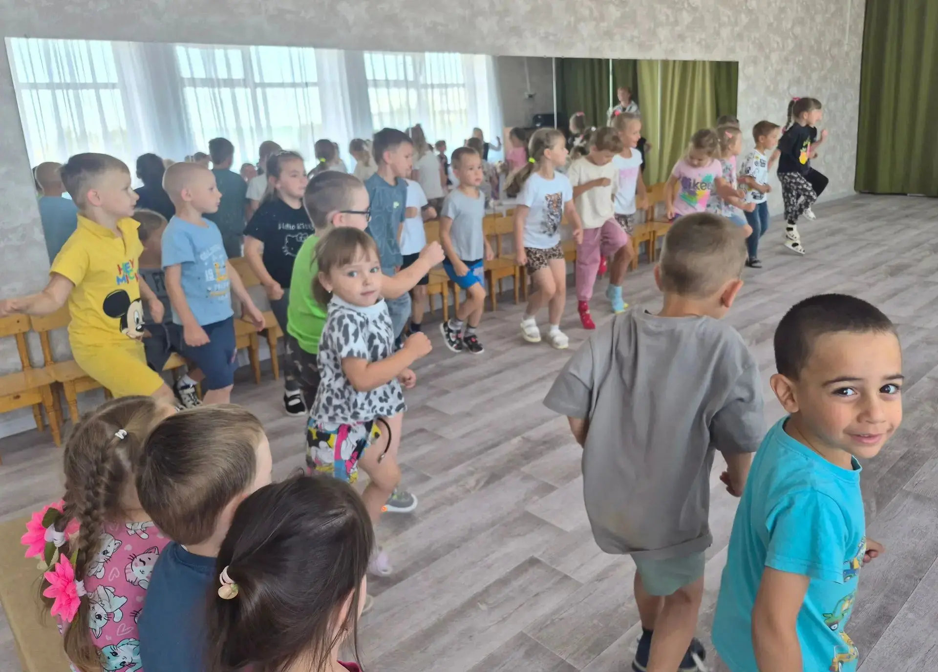 День знаний 1 сентября в детском саду — это веселый и познавательный праздник, который ...