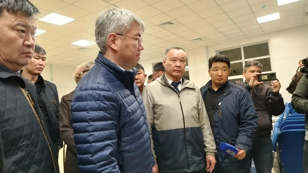 🏗 В ходе рабочей поездки в Еравну  проверил, как идёт строительство школы в Сосново-Озерском.   На с