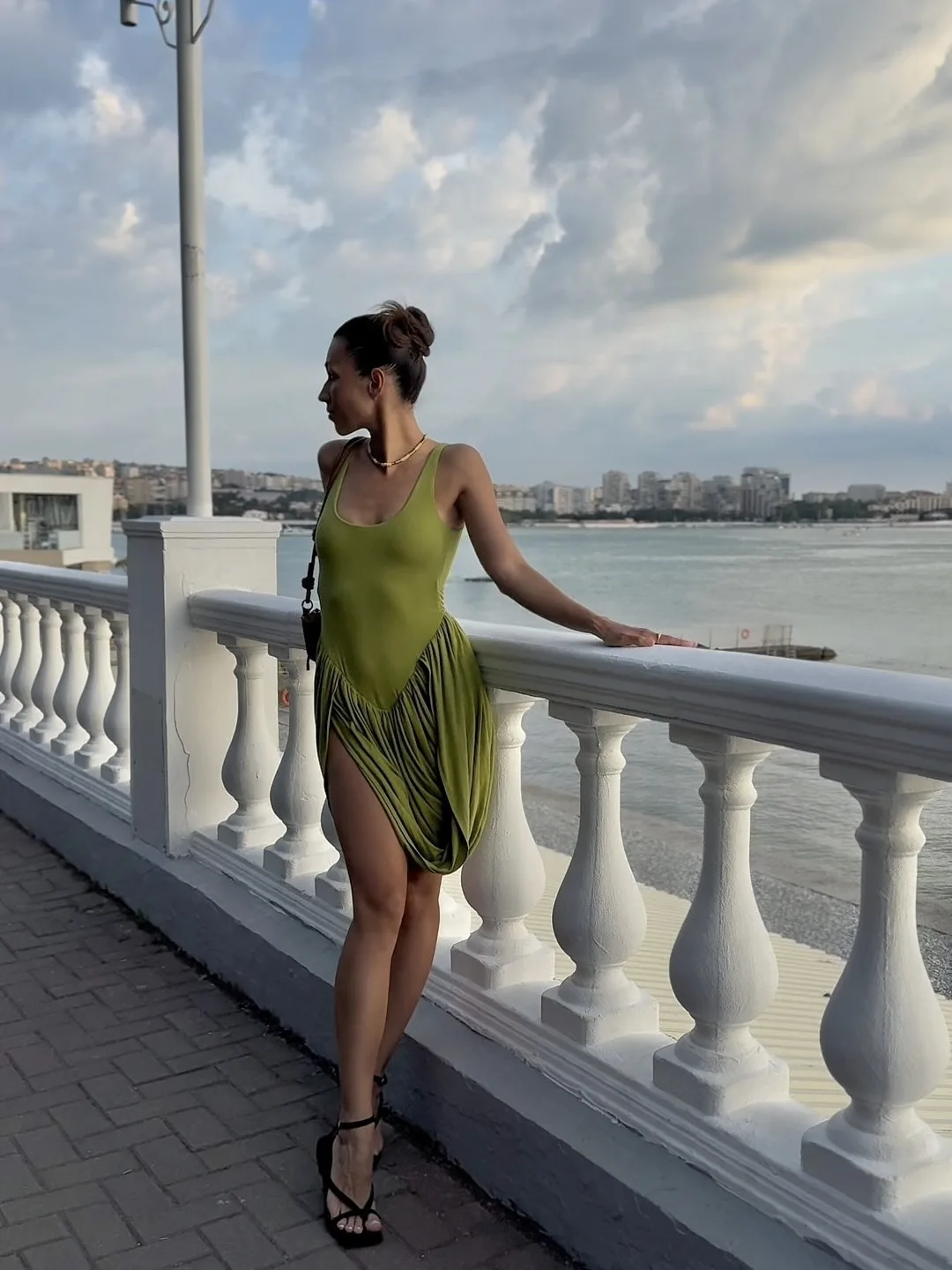 На потрясающую Яну https://vk.ru/club230979938 хоть мешок из-под картошки надень - будут массовые св
