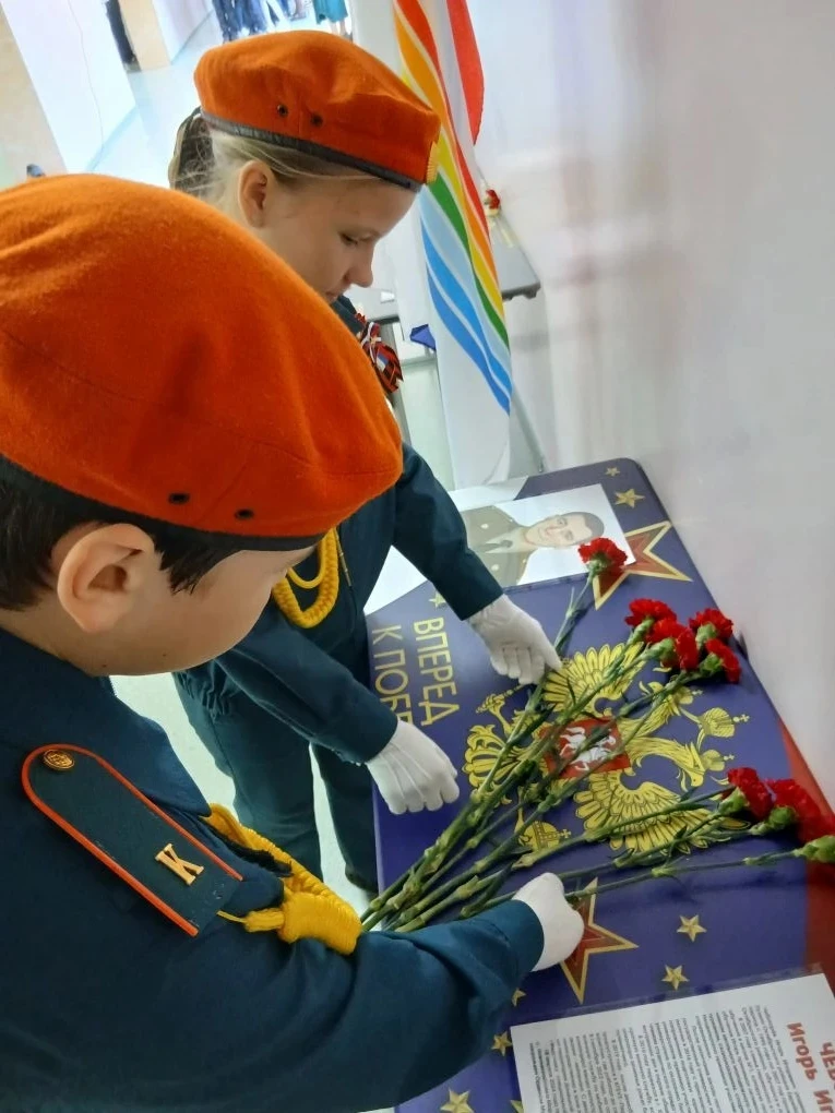 ВСПОМНИМ ВСЕХ ПОИМЕННО  ⭐️8 мая в рекреациии Героев Гимназии прошли традиционные памятные мероприяти