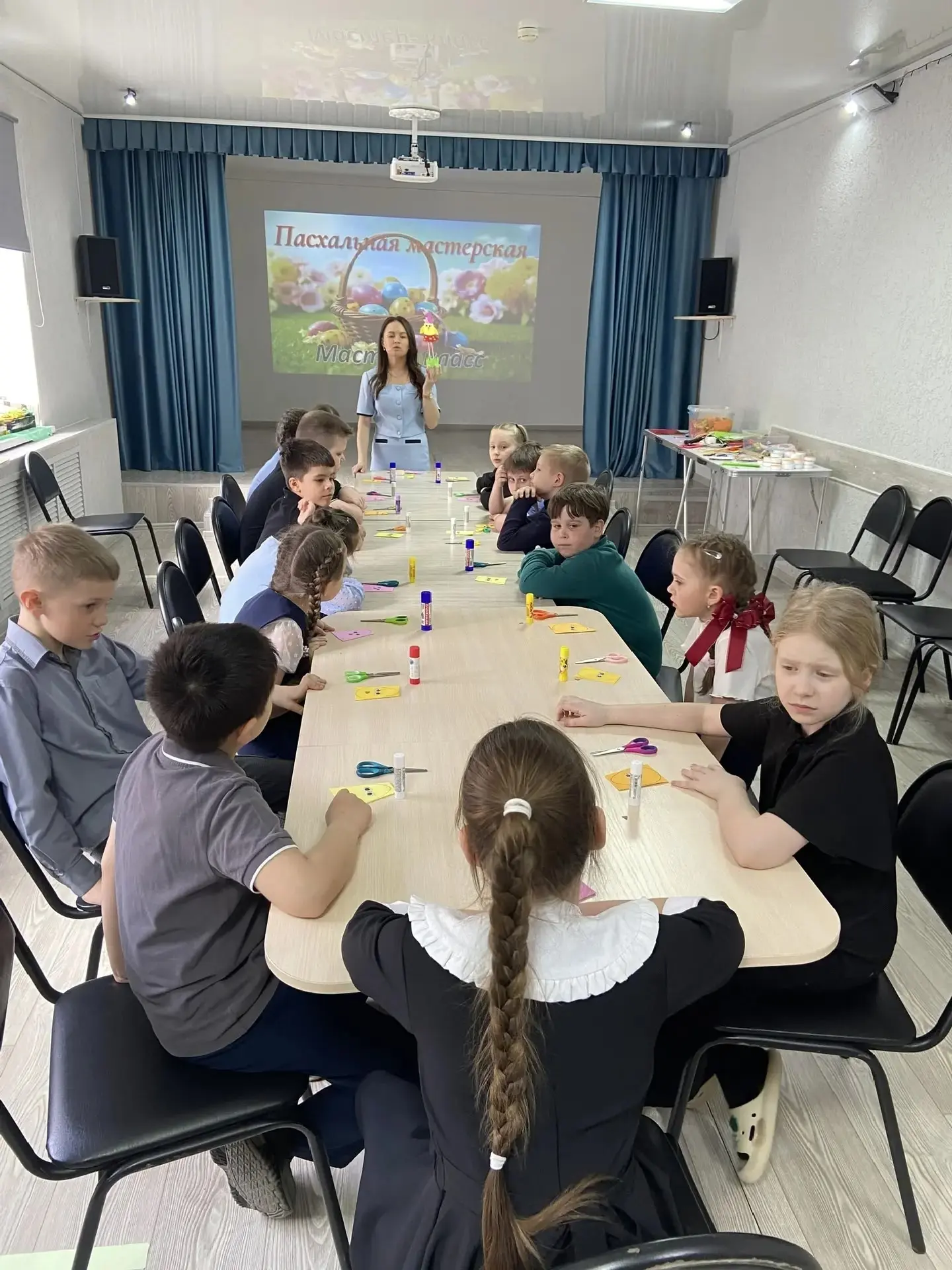 🐣 Пасхальная птица счастья    Ребята из 2Г, 2Б и 2В классов приняли участие в творческом мастер-клас
