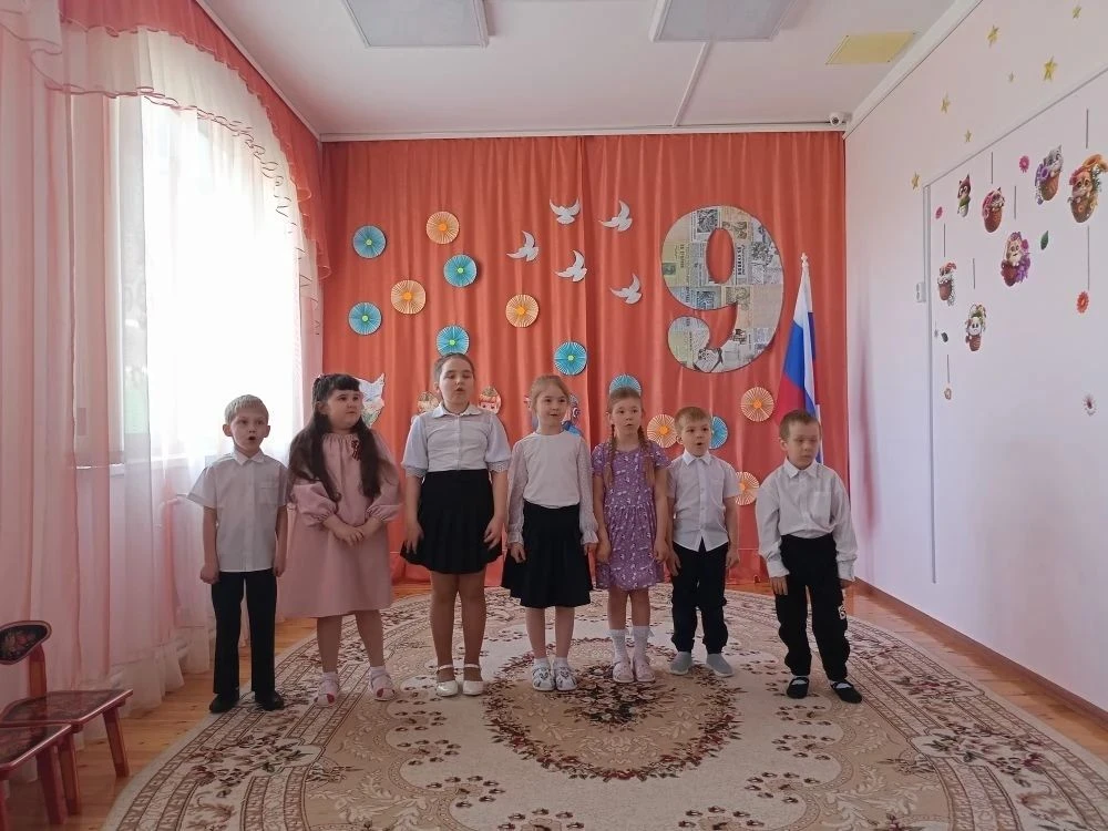 В преддверии весенних праздников, Дня дружбы и Дня Победы наш детский сад провел темати...