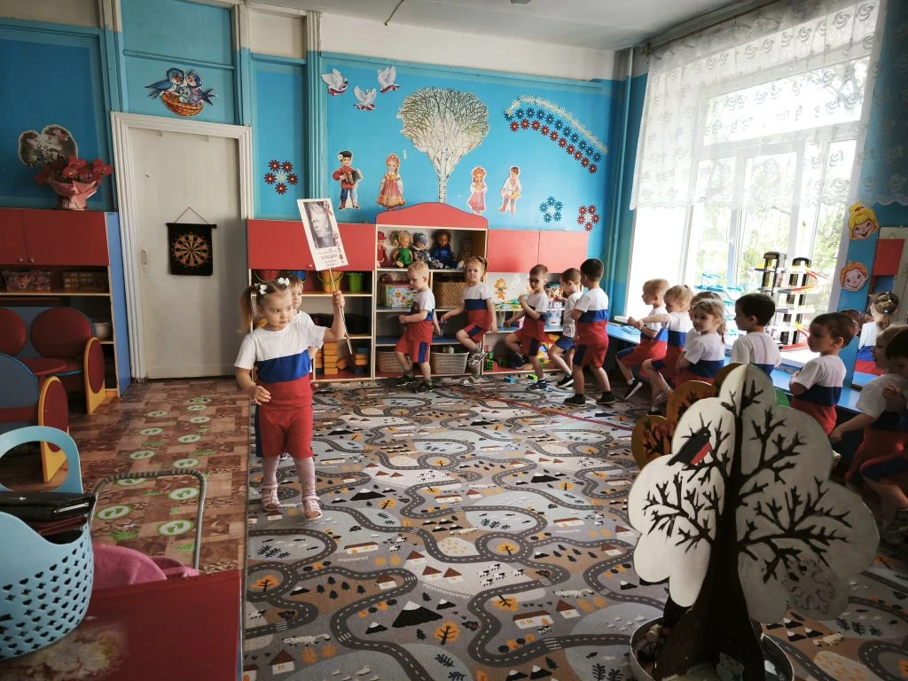 С Днём Победы! Присоединяемся и поём песню всей страной!