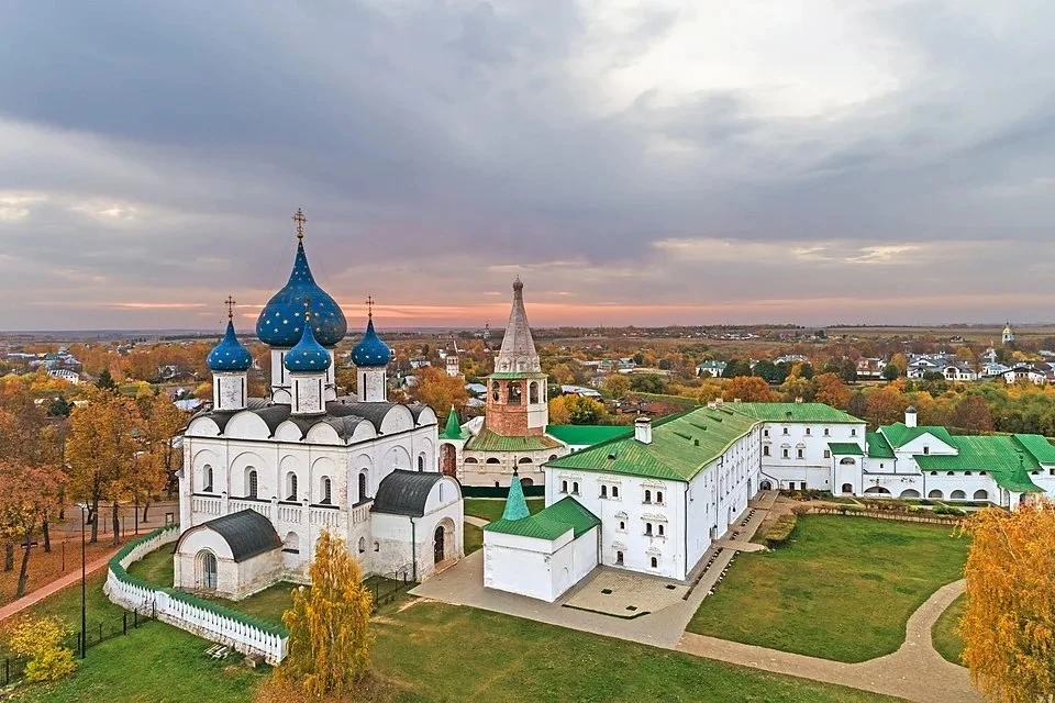 Сегодня мы говорим до свидания «блестящей» Суздали. И отправимся в город Александров. В начале, как 