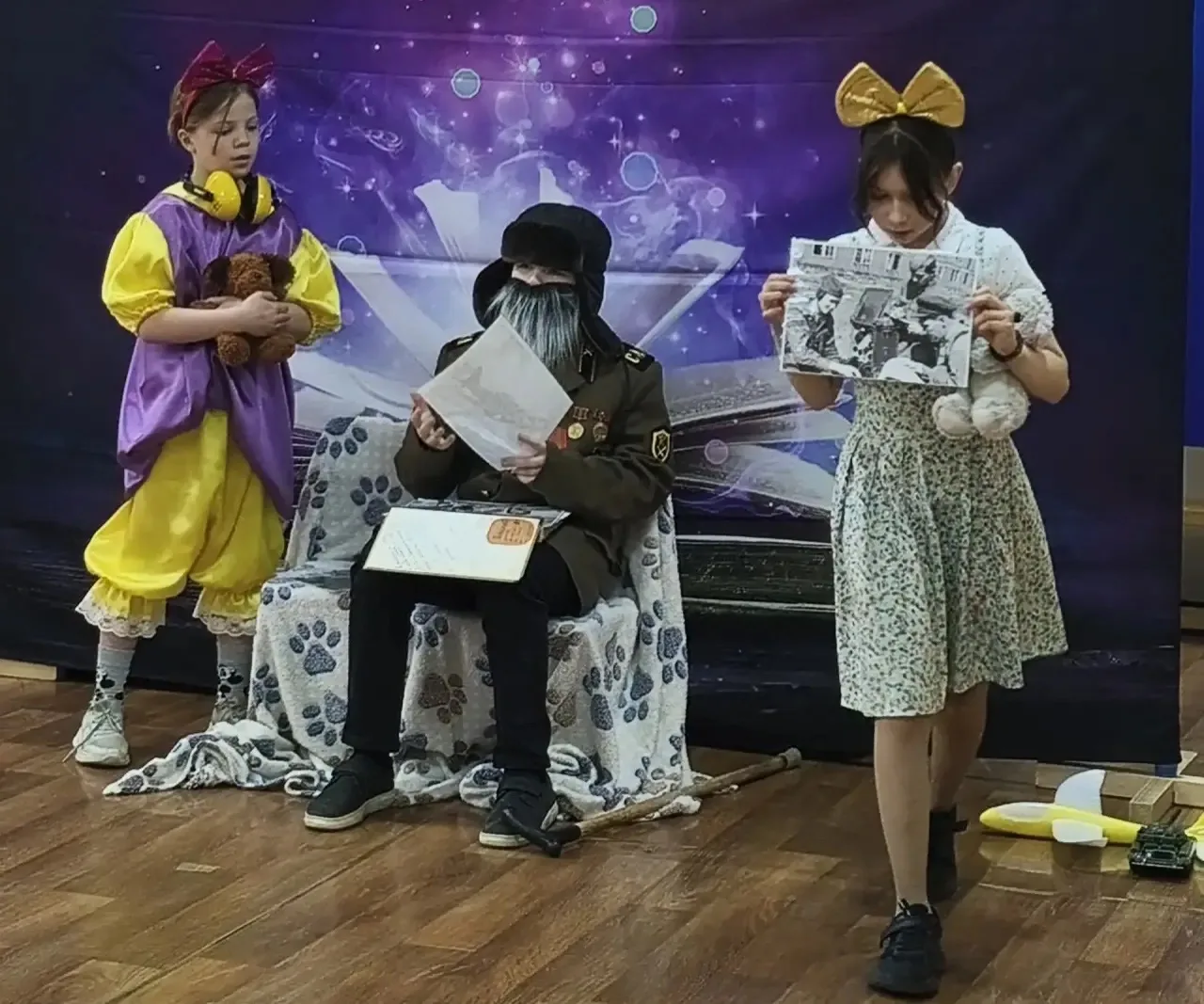 В МАОУ «СОШ 116» г. Перми состоялся спектакль "Ради мира на Земле" 🎭 **Школьный театр: память о Вели