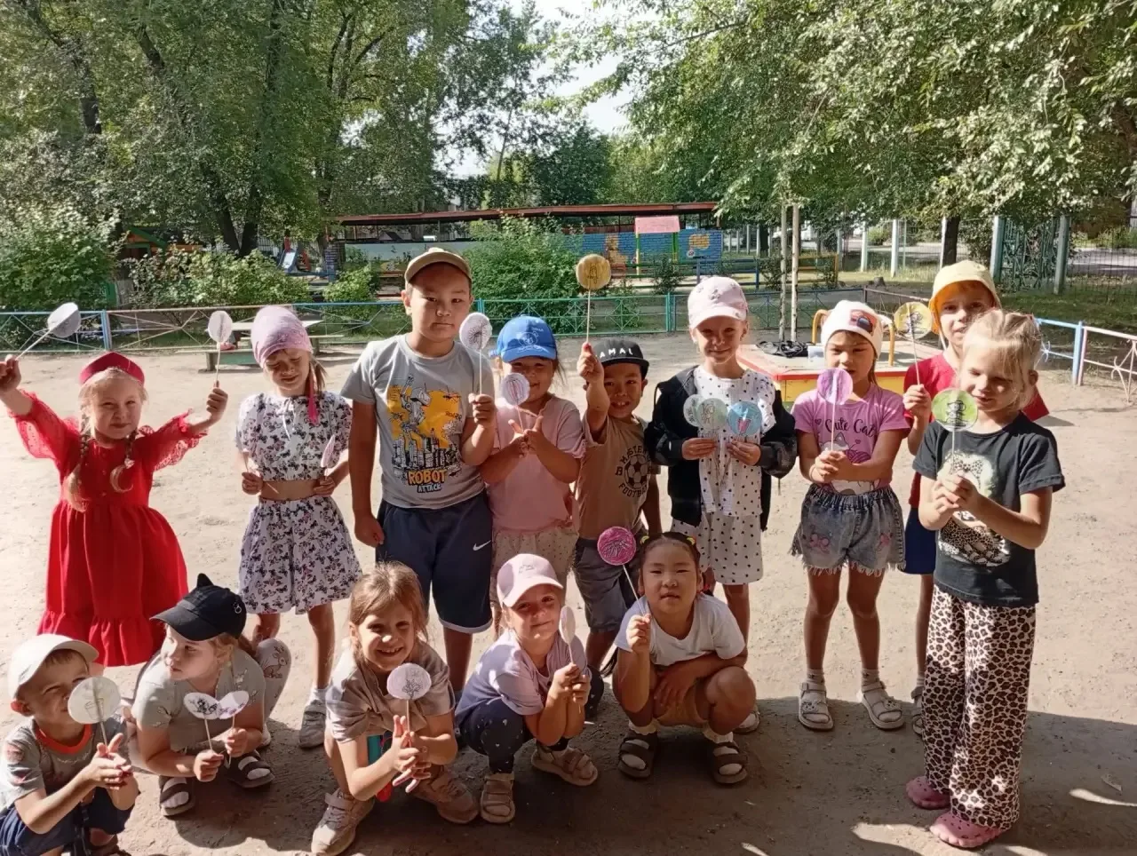 🌀 Игрушка ЛЕТНИЙ ТАУМАТРОП: как увидеть два рисунка одновременно?
✅200 лет назад один учёный задал 