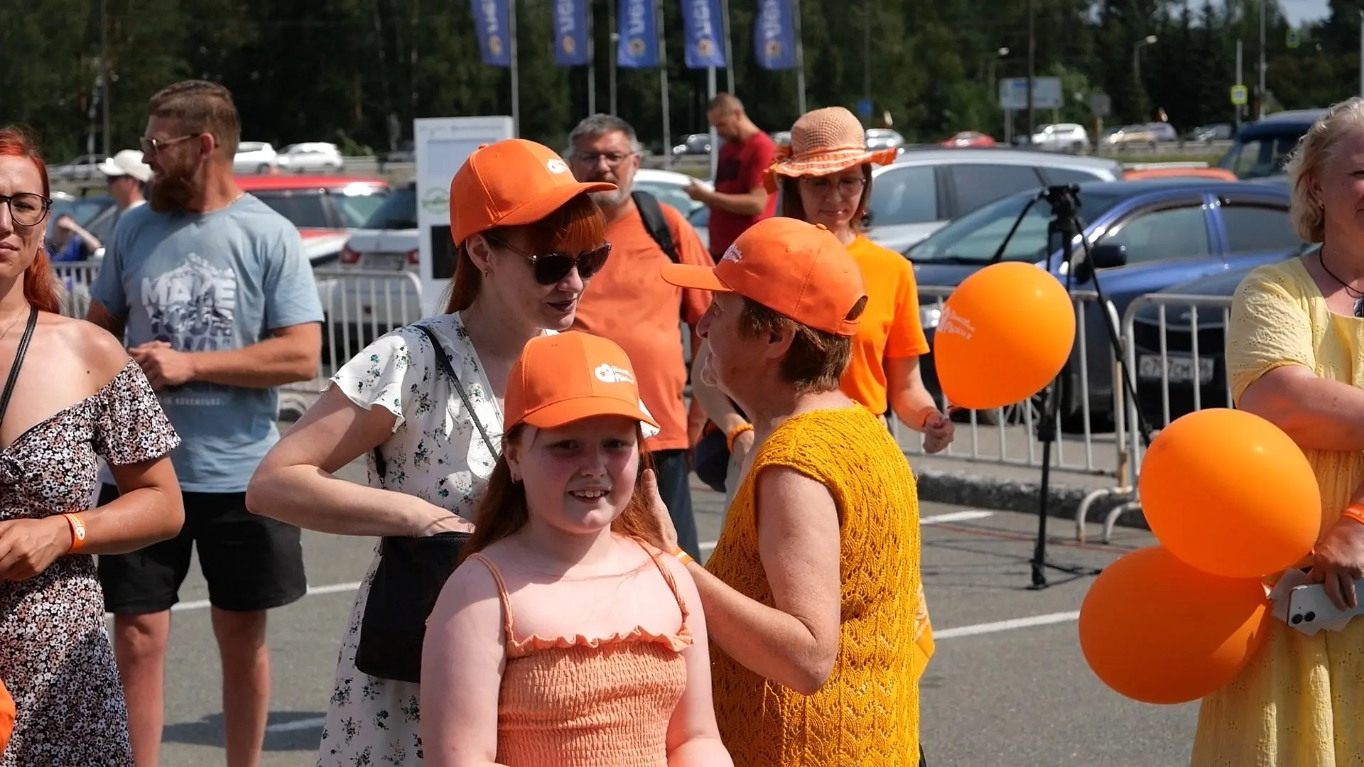 Парад, награждение победителей фотоконкурсов, флэшмобы и зажигательная музыка.