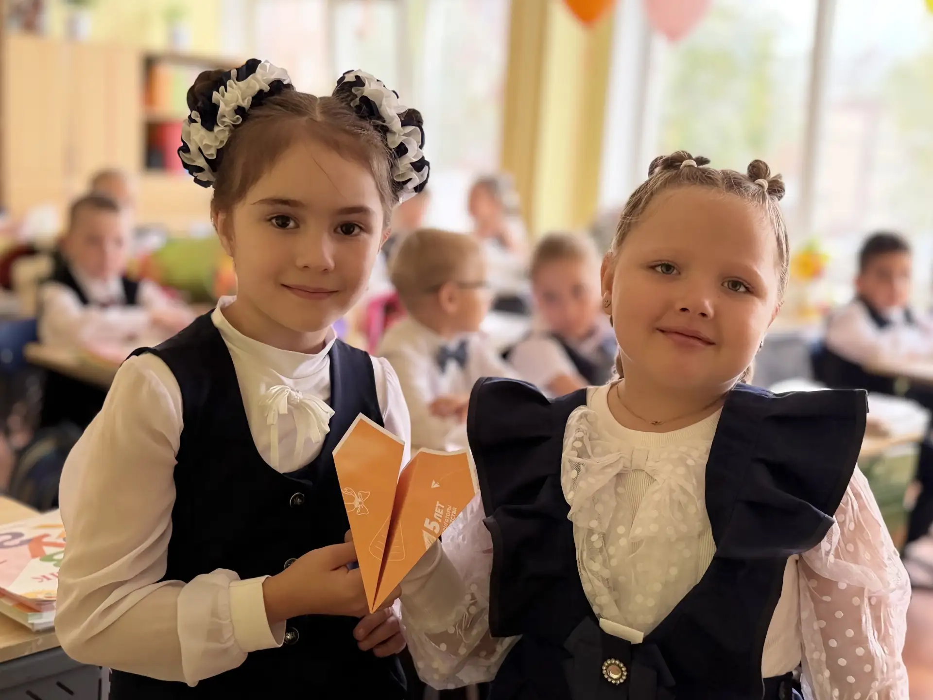Самолётик будущего снова в полёте! 🛩️ Мы, ученики 1-й школы, — часть большой Всероссий...