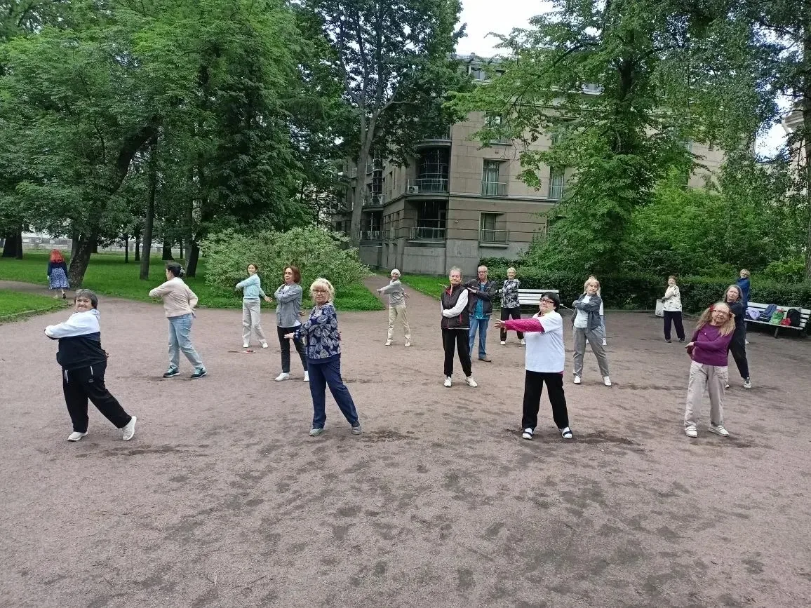 🌿 16 июня в Центральном районе состоялся открытый урок по плейстику! ✨

Плейстик — это сочетание кр