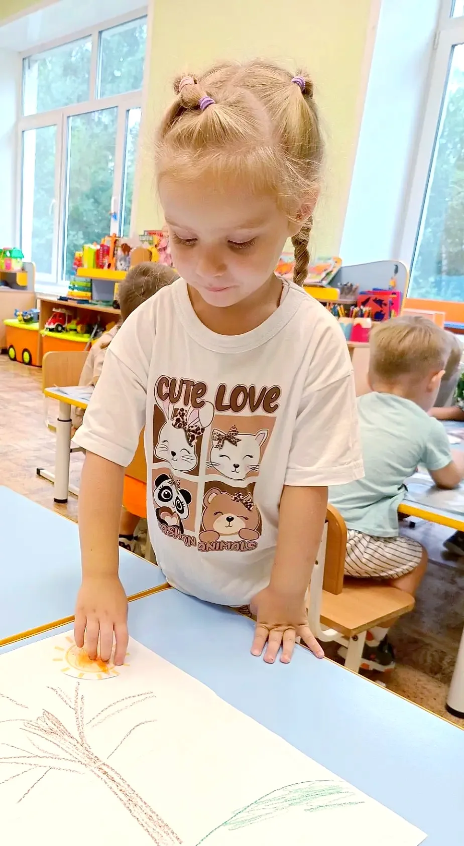 Наши маленькие творцы! ☀️👋 Какой же замечательный летний пейзаж у нас получился благодаря вашим зол
