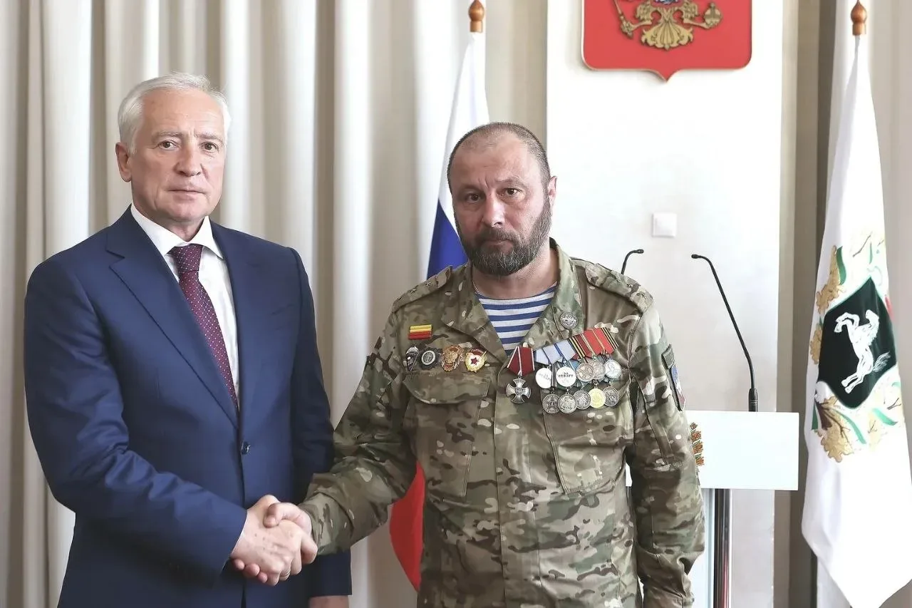 Жители Томской области получили награды ко Дню России💪

Накануне праздника губернатор вручил земляк