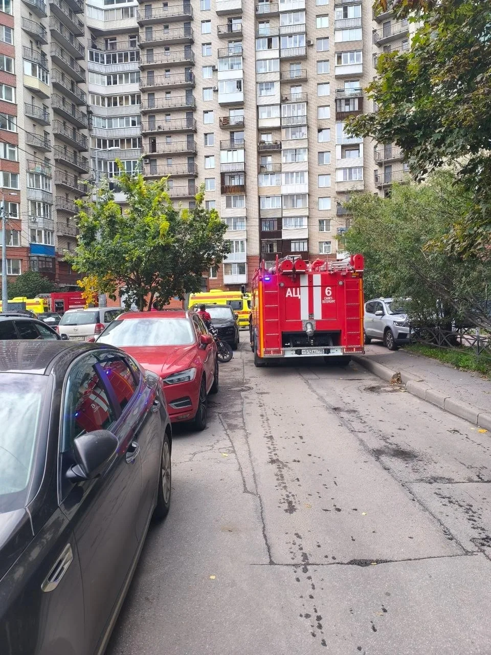 Наставников, 19. Пожар в квартире на 8-м этаже.
