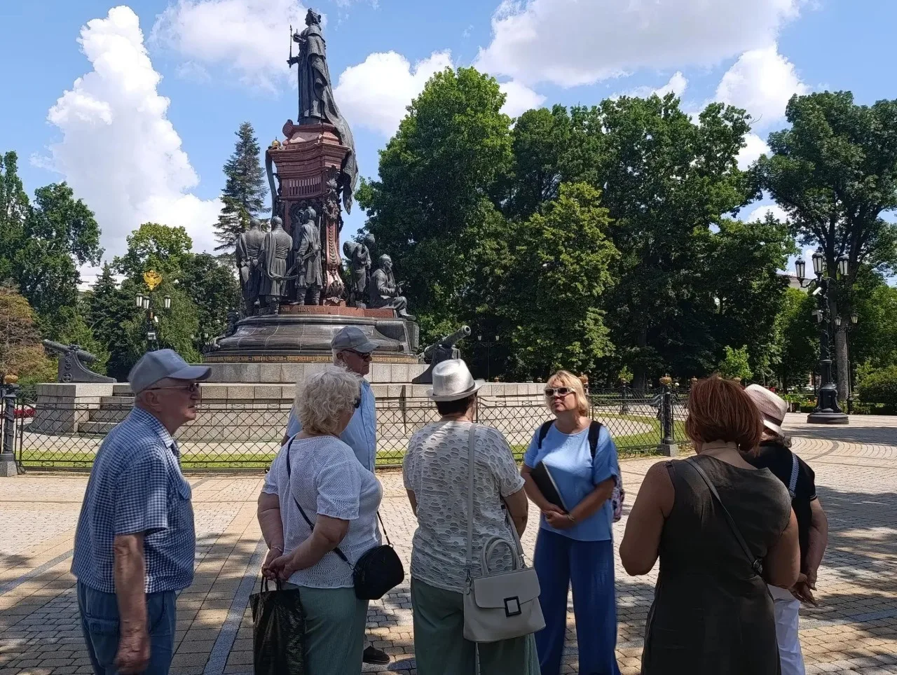 🏛 Украинские переселенцы прошли по следам запорожских атаманов в Краснодаре