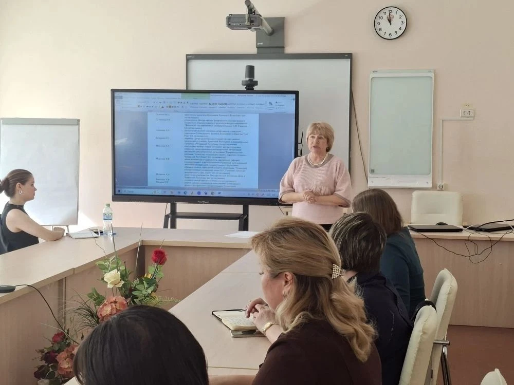 Наставничество в образовании: когда опыт становится опорой  📍В институте образования сегодня заверши