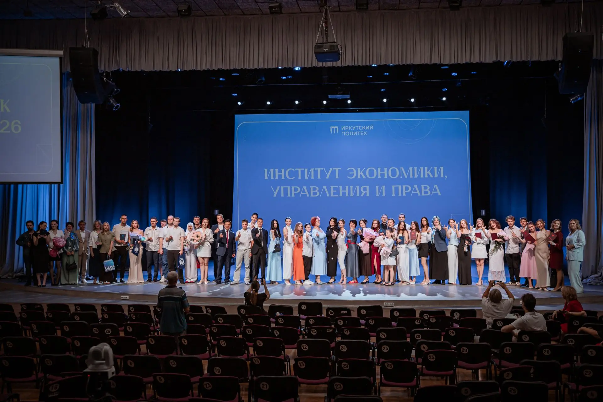 Выпускники Института экономики, управления и права получили заветные дипломы 🎓