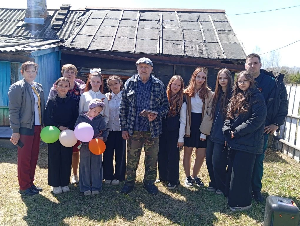 🌟 К 81-й годовщине Великой Победы наши учащиеся поздравили детей войны на дому! ❤️