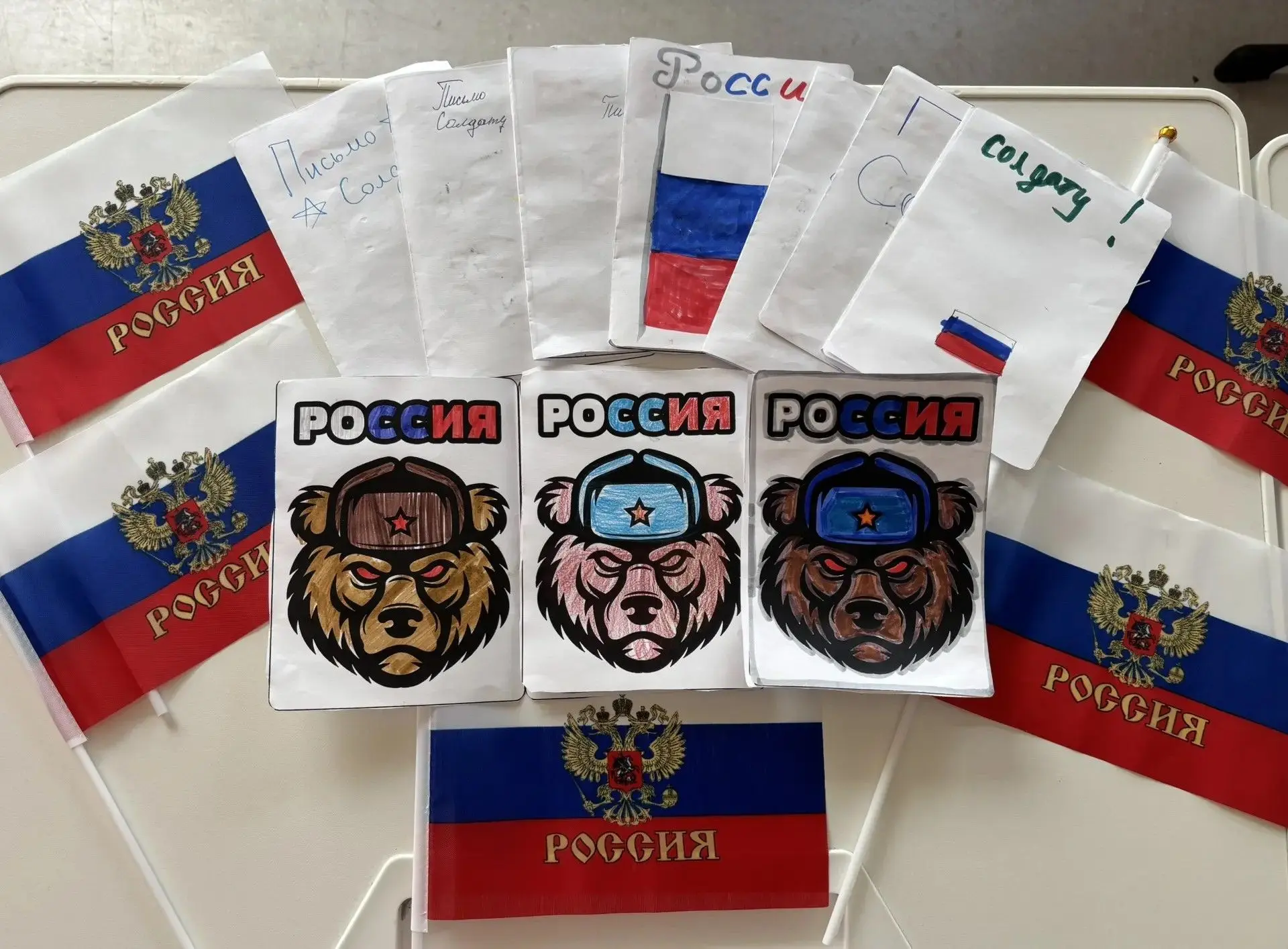 Ко Дню России, ребята из 8 отряда подготовили праздничные открытки нашим защитникам! 🎉...