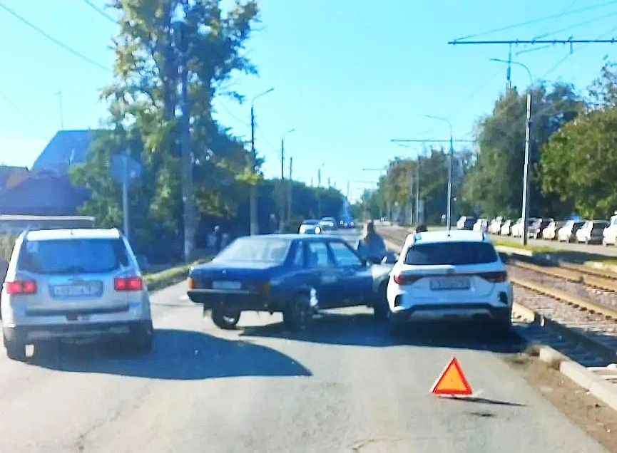 🚨 🚔 ‼️ ДТП утром 2 октября на Большом проспекте. Напротив медколледжа две автоледи не...