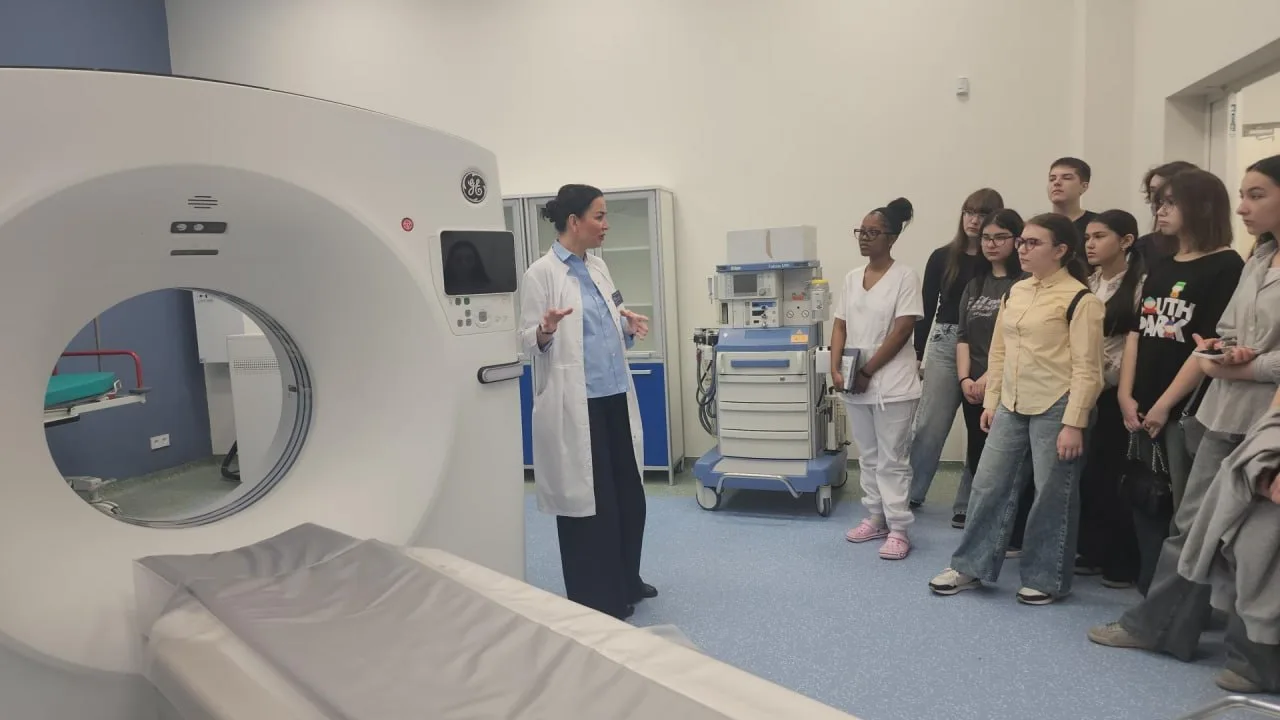 Школьники Люберец познакомились с работой современной поликлиники  🏥 Ученики химико-биологического к