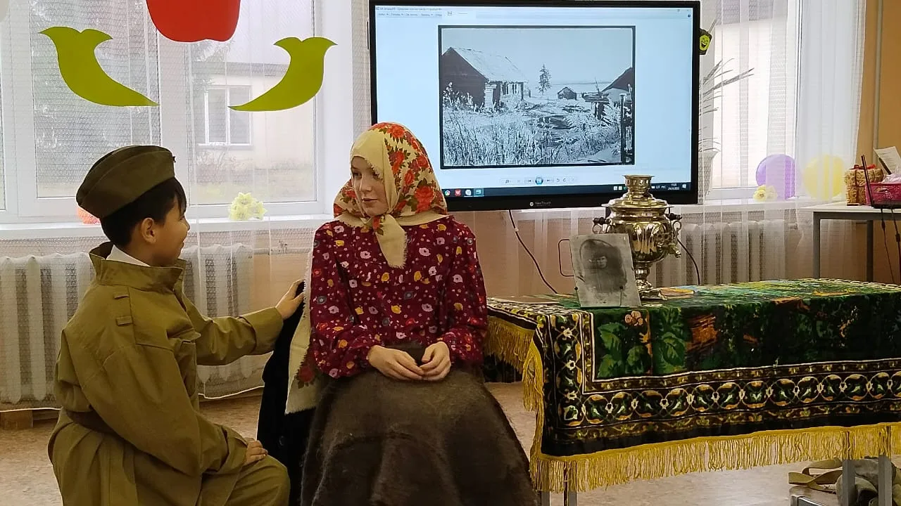 Наш школьный театр "Маска"  участвовал в фестивале детских юношеских театров "Сайяр" и ...