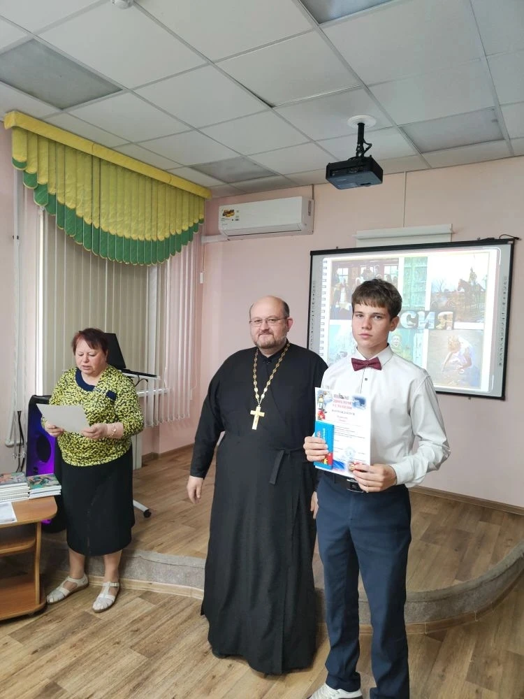 💫 ГЕРОИ ОТЕЧЕСТВУ В СЕРДЦАХ ГИМНАЗИСТОВ: ТРИУМФ НА ФЕСТИВАЛЕ НАРОДНОГО ТВОРЧЕСТВА "ПАСХАЛЬНАЯ  РАДОС
