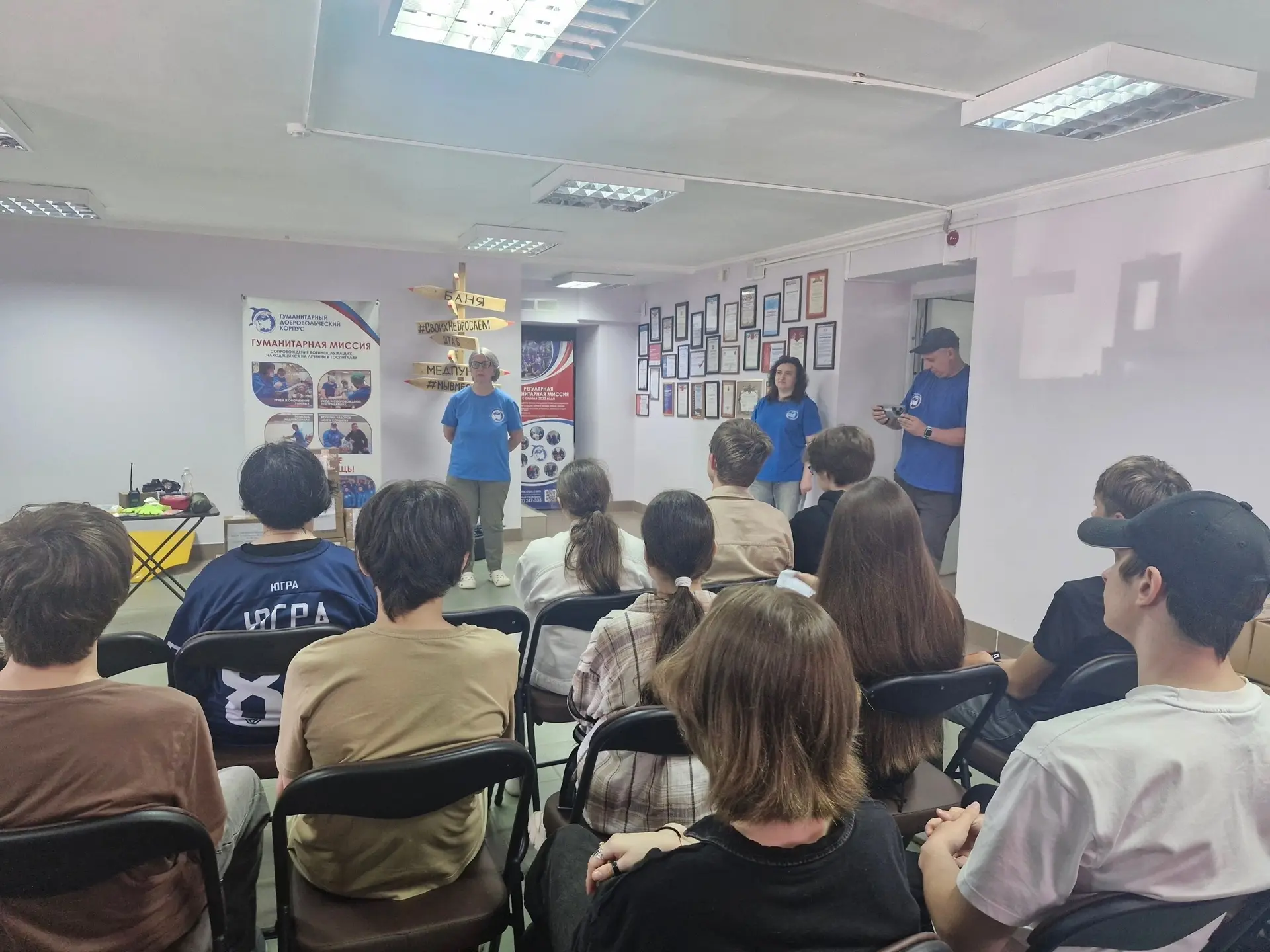Подростки Югры проводят каникулы с пользой 💚
 
Наши ребята не привыкли сидеть без дела даже летом. 