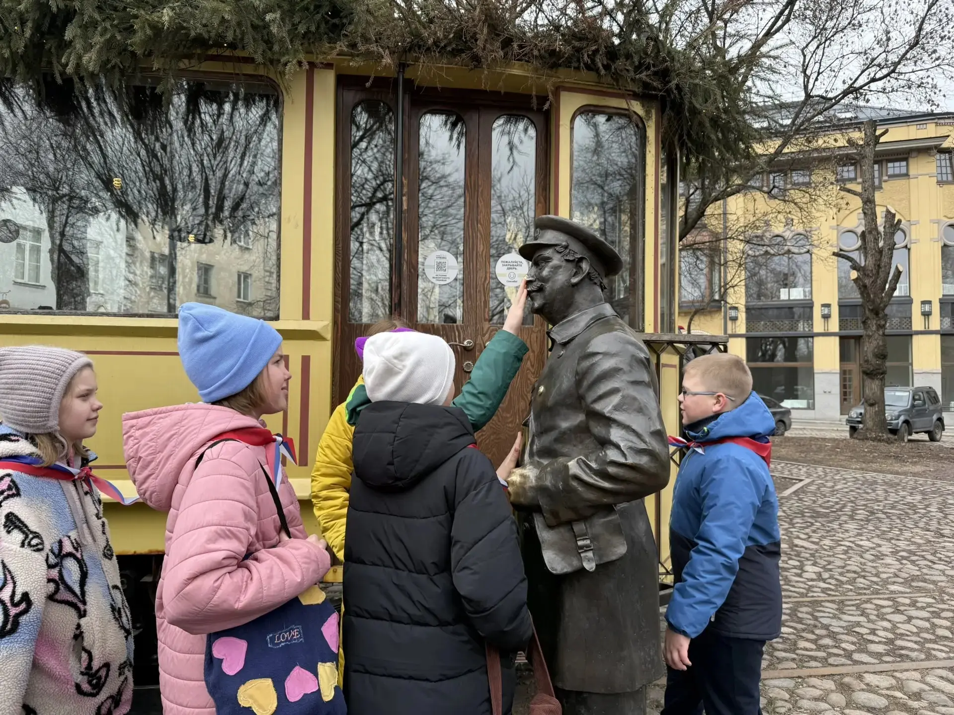 🏰✨ Путешествие в атмосферу средневековья…   Наши ребята отправились в Выборг — город с особым настро