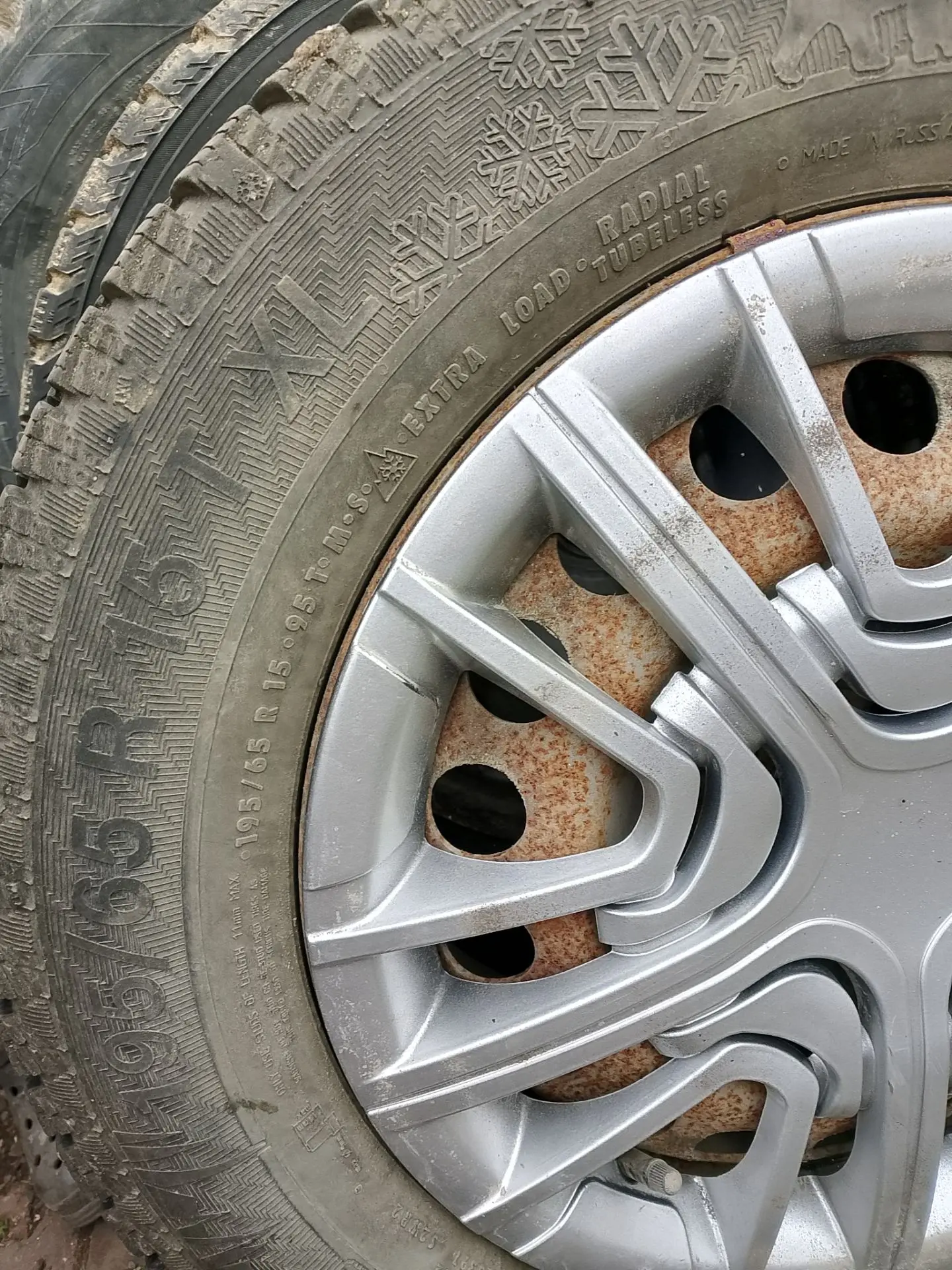 Продам зимние колеса.Стояли на Шевроле Авео. За 5000т.р  комплект. Куюки. Пишите в личку.