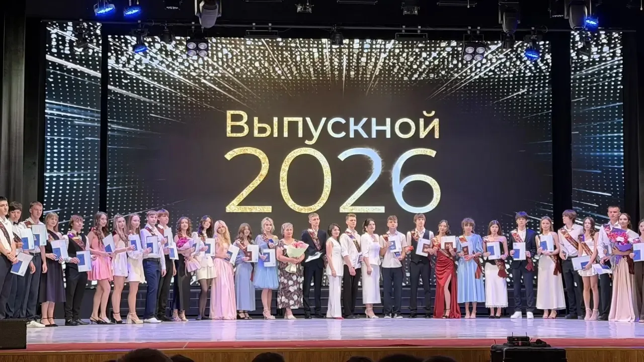 Прощай, школа: в МБОУ СШ№ 21 г.Волгодонска выпускникам 11 класса вручили аттестаты
Для одиннадцатикл