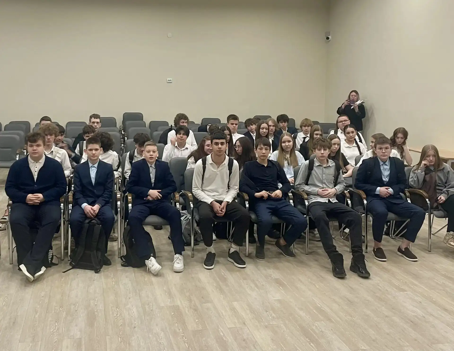 🌠 Просмотр фильмов, посвящённых декаде Гагарина и первому выходу человека в открытый космос 🛰️  Сего