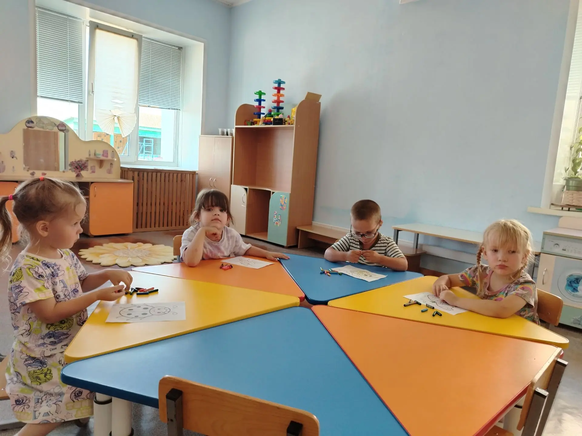 Сегодня малыши из группы «Солнышко» ☀️ познакомились с удивительным миром луговых насек...