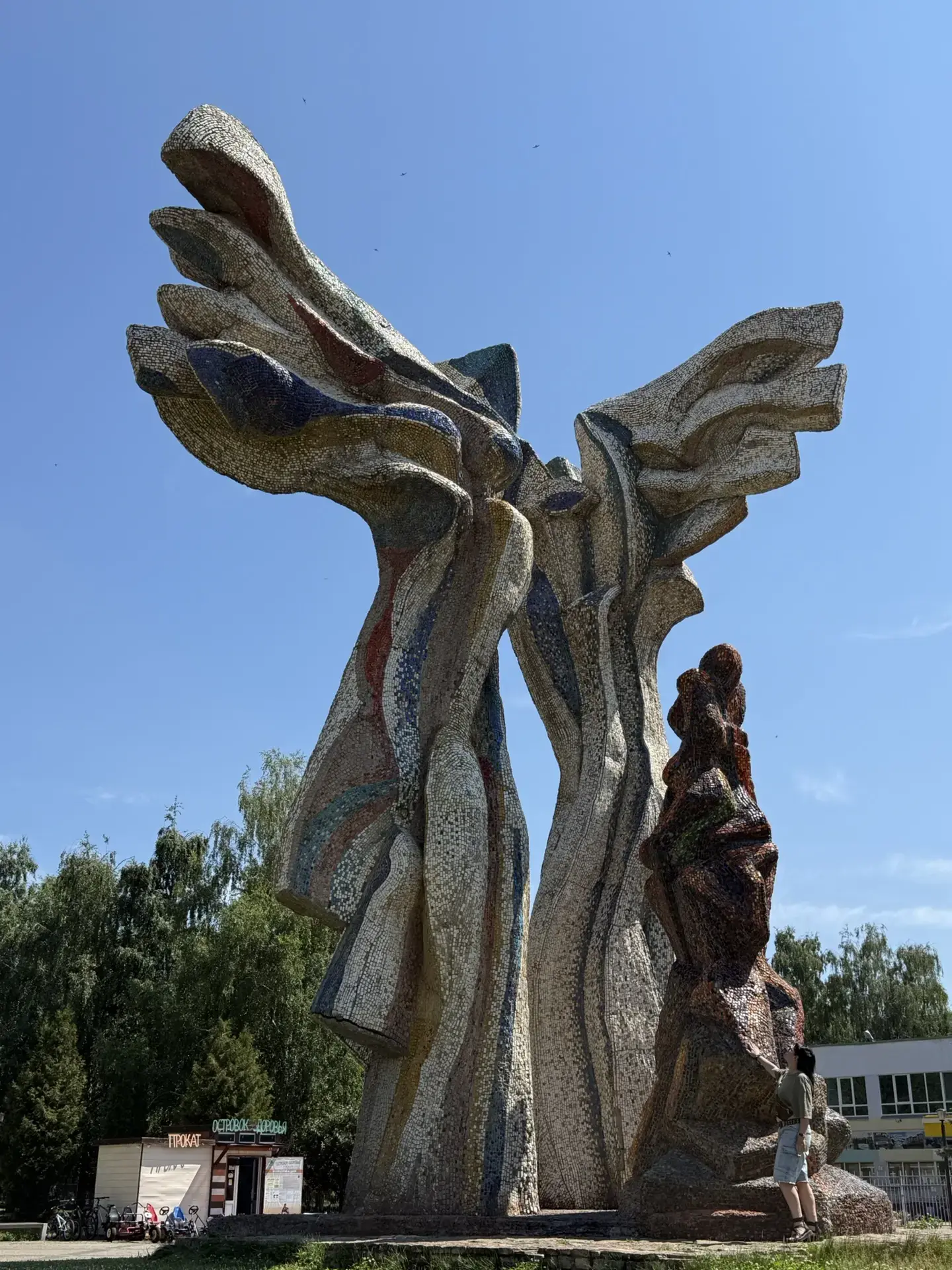Скульптурная философия в Набережных Челнах. В городе живет целая серия скульптур Ильдара Ханова - яр