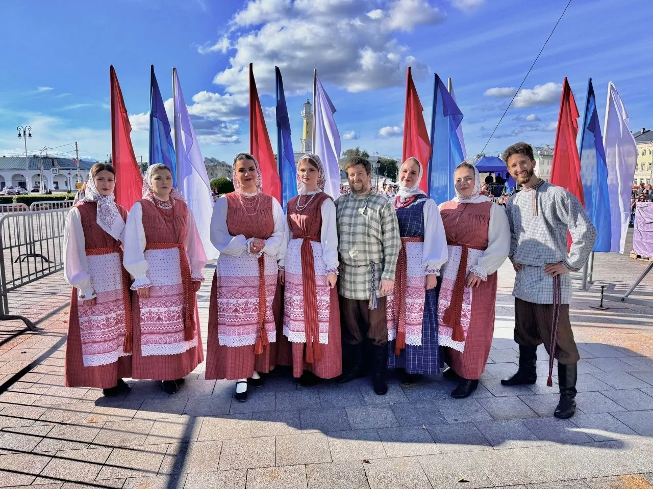 🔥В день Государственного флага Российской Федерации ансамбль "Венец" выступил на Сусан...