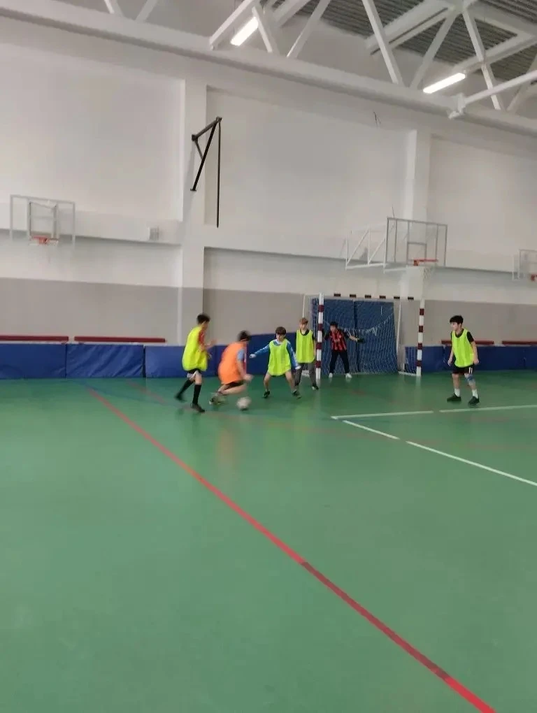 ⚽ Каникулы с пользой!  Каникулы — не время сидеть на месте! Сегодня в МАОУ «Образовательный центр «У