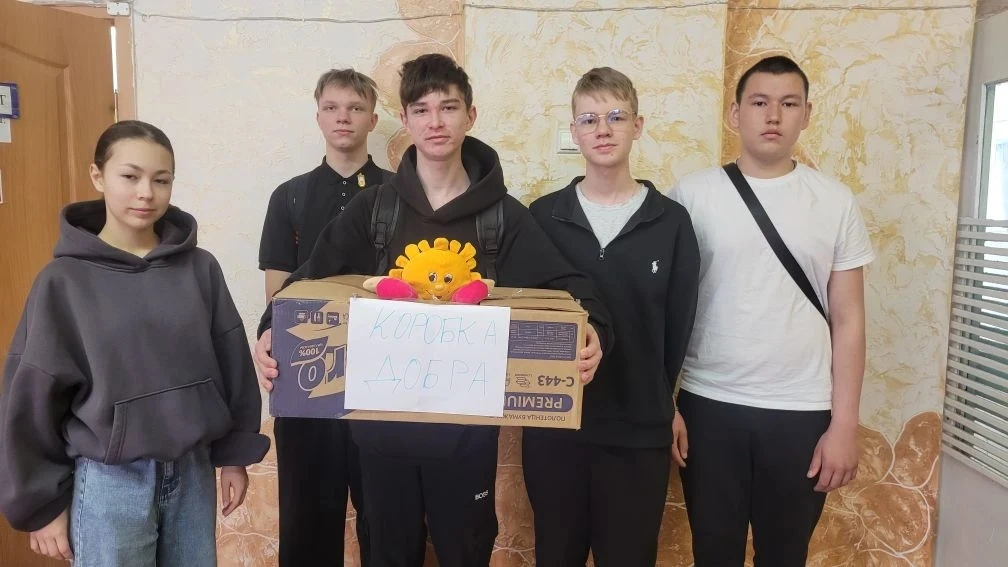 📦«Коробка добра» от 9Д и 9В!  Ребята собрали чай и сладости и передали помощь в Тихвинскую церковь г