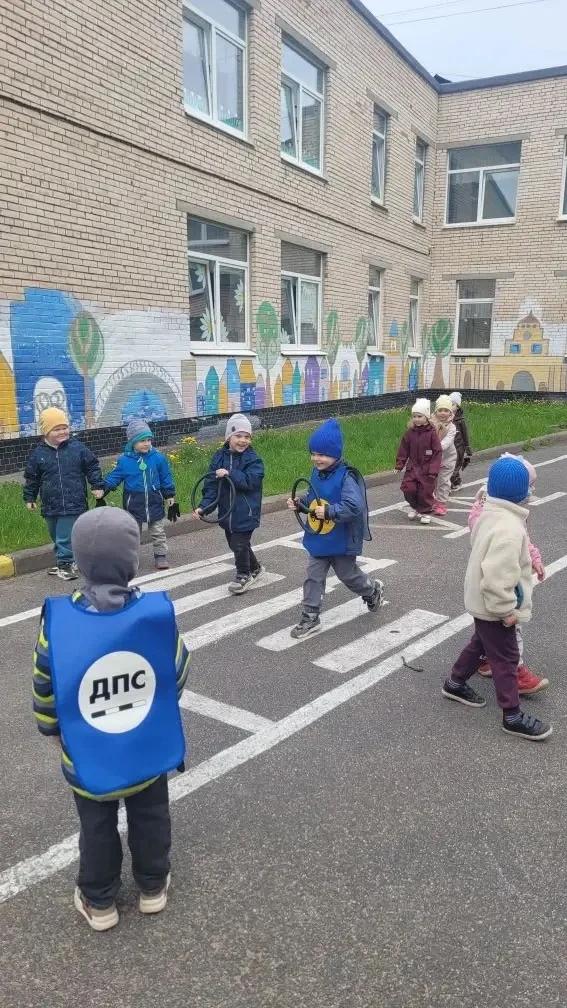 🚦 В группе «Родник» — весёлый урок безопасности! 🚦