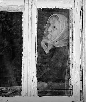 Женщина раз в неделю – по субботам – уезжает куда-то в пригород. У нее обязательно в ру...