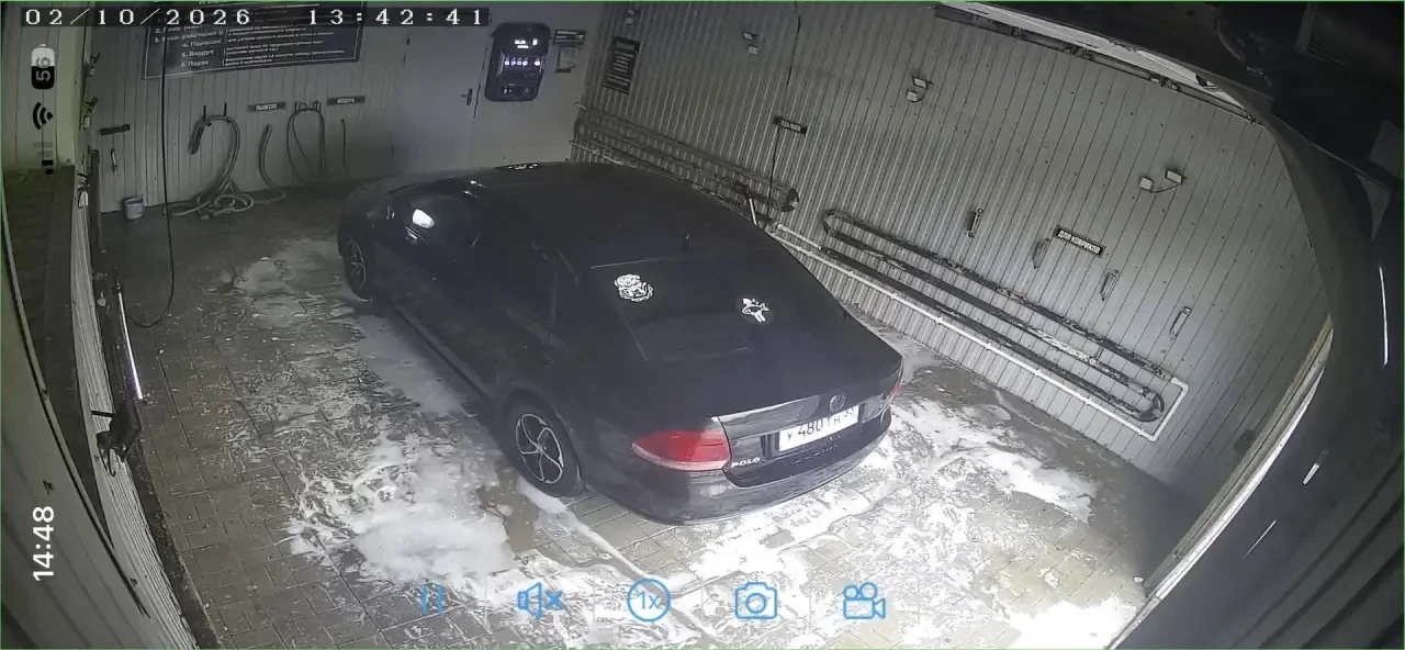 Товарищ на фольцваген поло гос номер У480ТН 33 , который мыл авто во 2 боксе на мойке к...