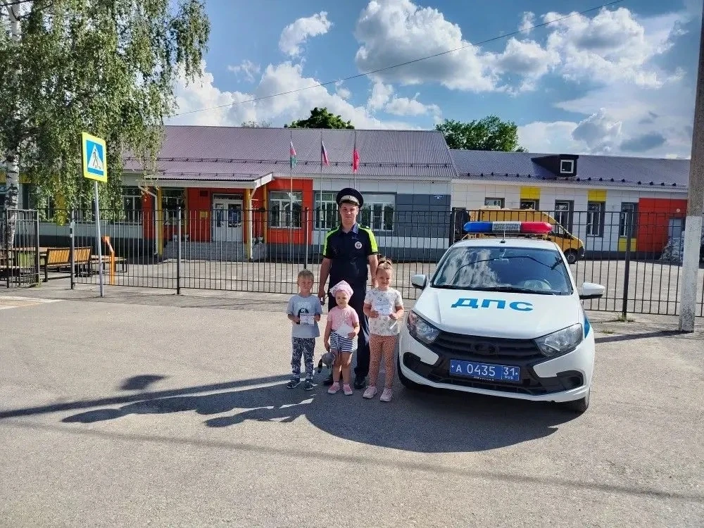 Уважаемые родители и юные участники дорожного движения! С наступлением летних школьных каникул отдел