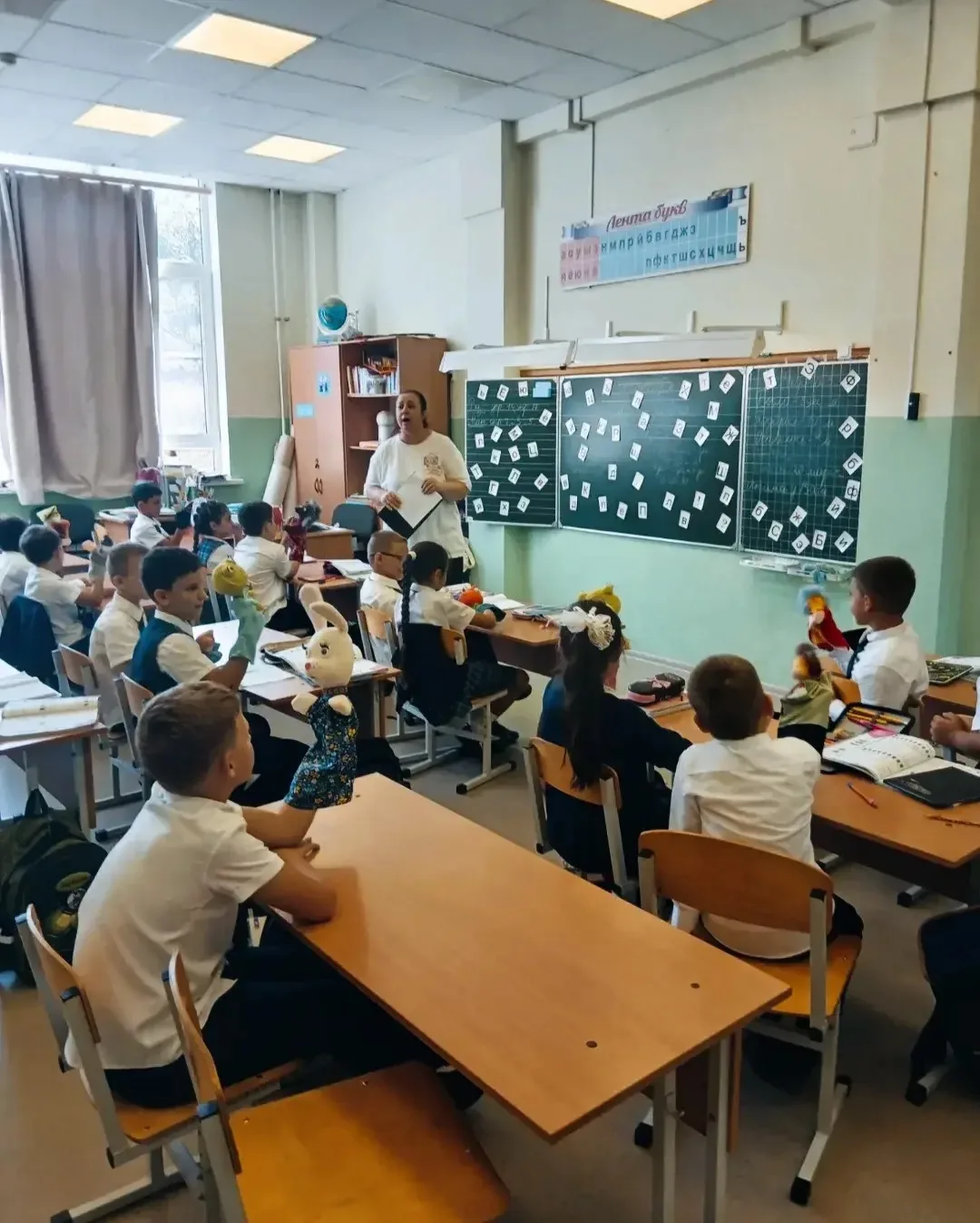 Ребята отправились в волшебное путешествие: побывали в городах‑буквах, выполняли весёлы...