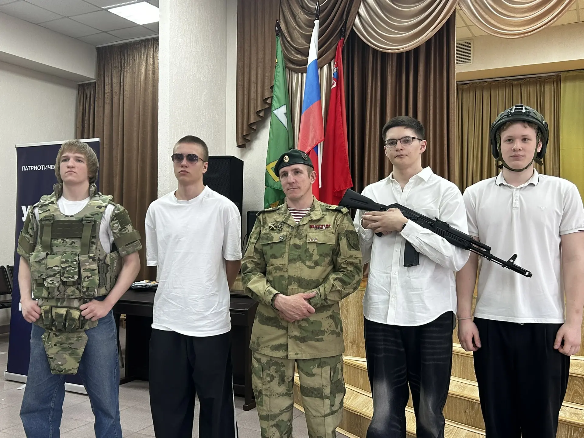УРОК МУЖЕСТВА В школе состоялась очередная  встреча наших старшеклассников с людьми, которые могут п