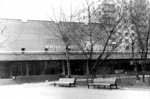 Кинотеатр «Кишинёв» на улице Юных Ленинцев, 12. Снимок сделали в 1977 году.
