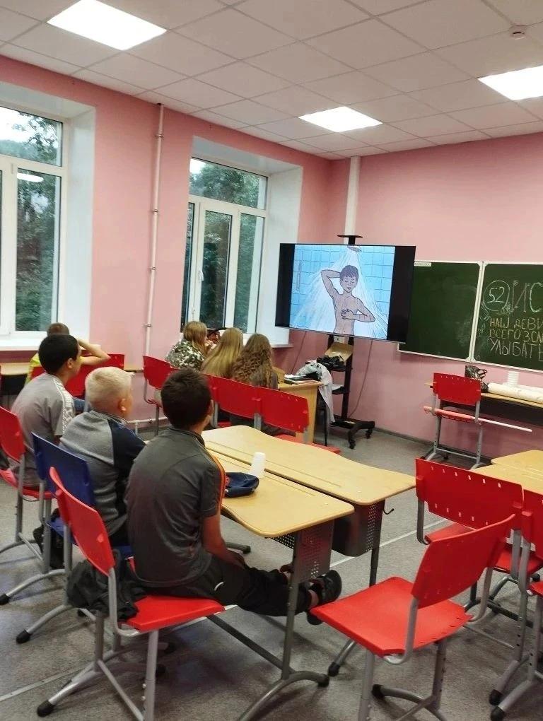 🌞 День десятый в нашем школьном лагере: творчество, безопасность и ЗОЖ!
Десятый день пролетел незам