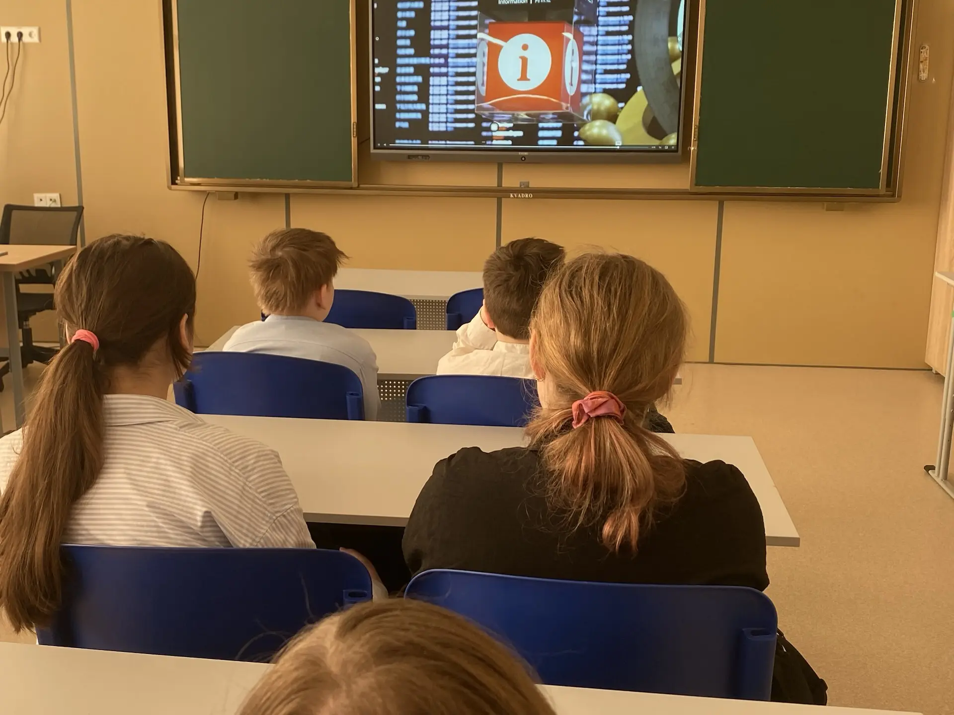 Билет в будущее...  В рамках практико-ориентированных занятий курса ребята познакомились с востребов